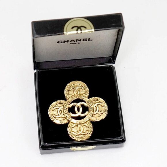 CHANEL CC Logos Round Cross Brooch Gold Tone Pin 1231 28 Auth w/Box - Picture 1 of 16